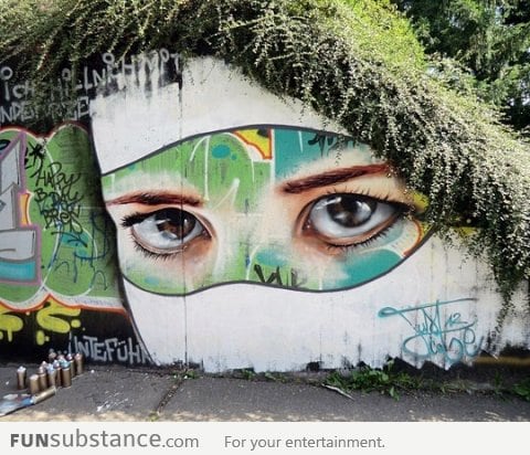 The most realistic eyes ever seen in a graffiti wall