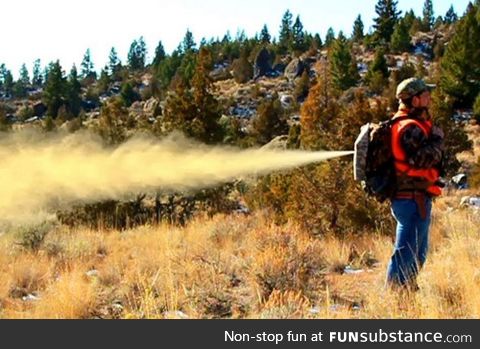 Backpack that pepper sprays bears as you run