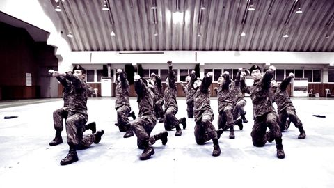Taekwondo team from the South Korean army do an amazing dance cover