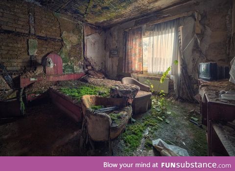An abandoned hotel room in Detroit, MI