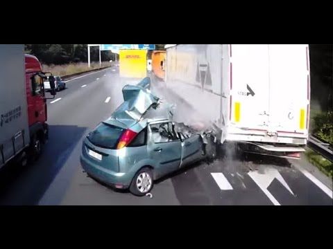 This is why you should NEVER overtake shortly before exiting the highway