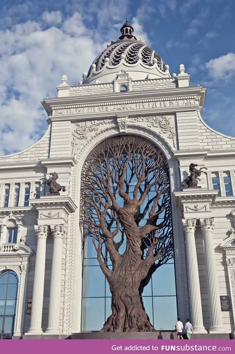 Giant Iron Tree Built In Russia’s Ministry Of Agriculture To Cast Shadow Over Archway