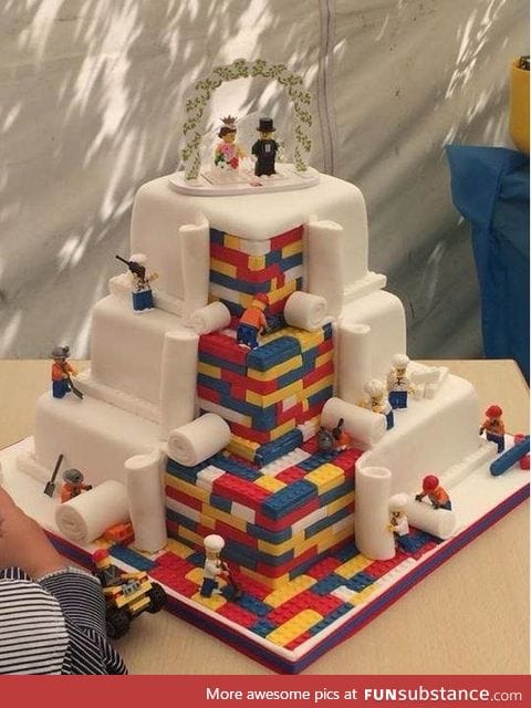 Stop what your doing and admire this lego cake