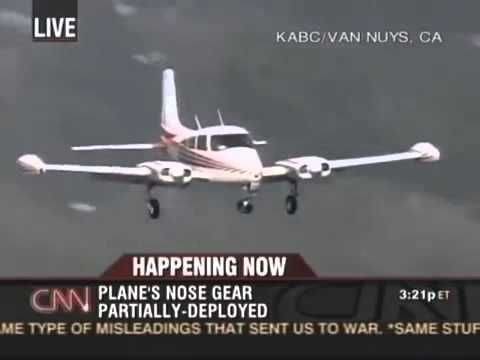 Pilot makes a textbook emergency landing with no nose landing gear