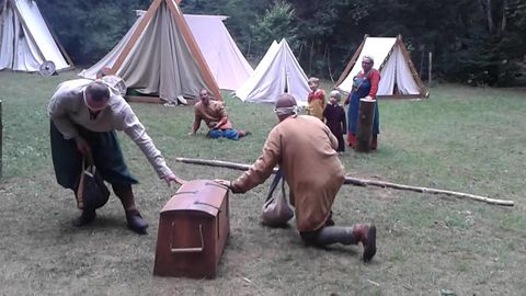 Blindfolded Viking Game, smack your opponent to win!