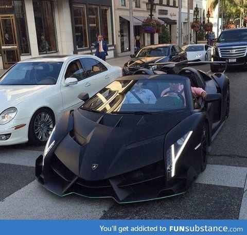 When a car is so awesome you don't even notice the Lamborghini Huracan in the back
