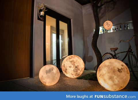 Lanterns that look like the moon