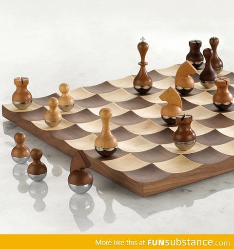 Wobble chess set