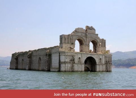 400 year old Mexican church emerged from a lake