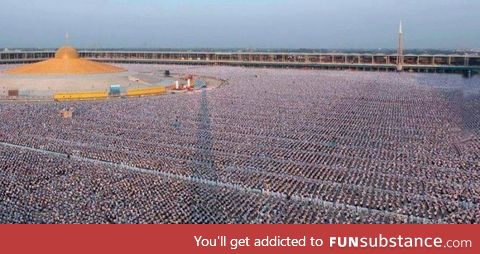 One million kids praying for world peace at a temple in Thailand