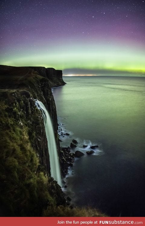 A not so common clear night/aurora combo on the Isle of Skye in Scotland