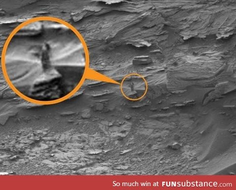 NASA's Mars Rover Spots Mysterious 'Dark Lady'