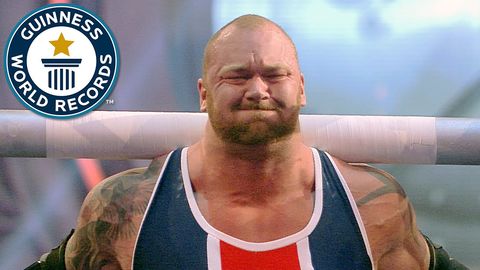 The Mountain from "Game of Thrones" easily beats another champion in carrying 2 fridges