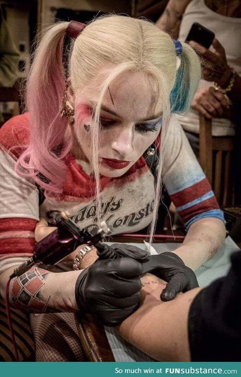 Margot Robbie tattoos director David Ayer on the set