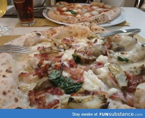 This is how real pizza looks like in South Italy