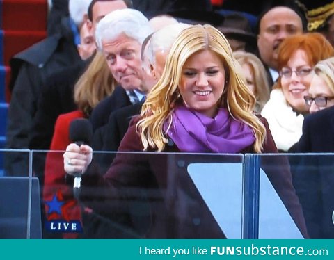 Bill Clinton creepin' on Kelly Clarkson