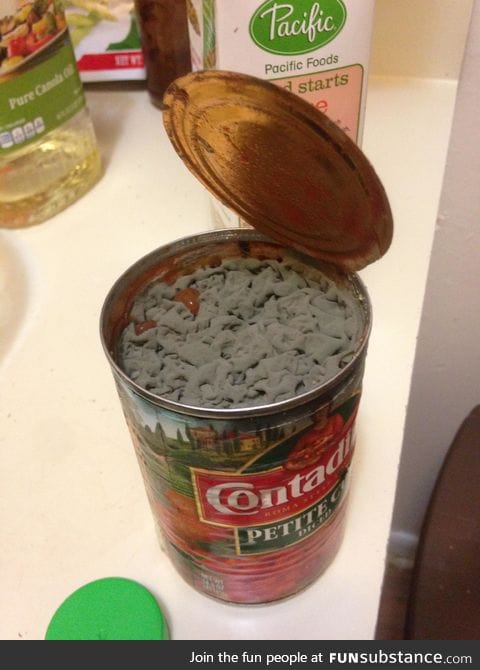 Can of tomatoes, wtf