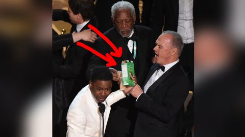 Morgan Freeman nabs himself some cookies at the OSCARS and gets out