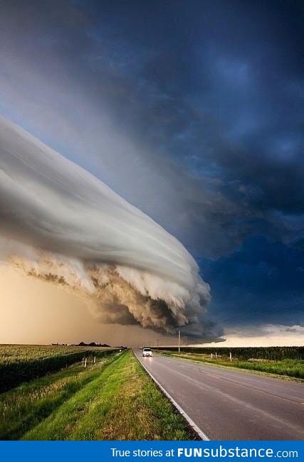 Arcus cloudNorth of Kerney, Nebraska