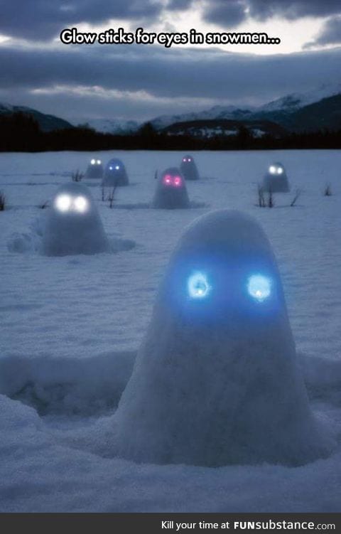 Using glow sticks as eye for snowmen is an awesome idea