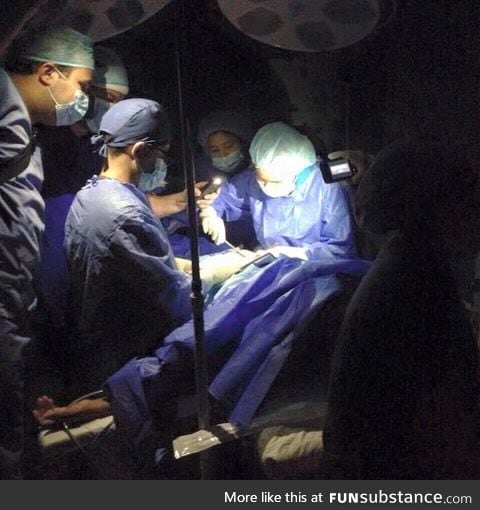 Heart surgery made in Venezuela yesterday with cellphone lights due to energy crisis