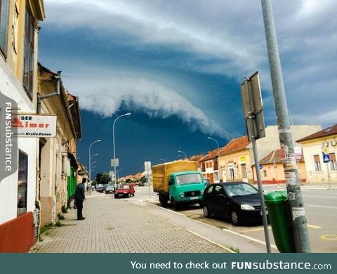 Cloud formation that looks like tidal wave