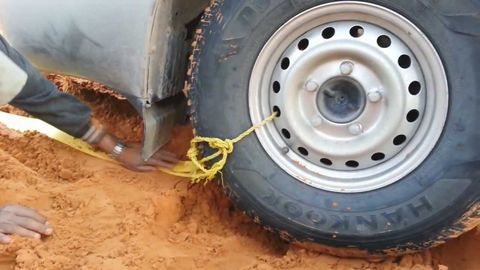 How to pull your car out of the sand in the desert
