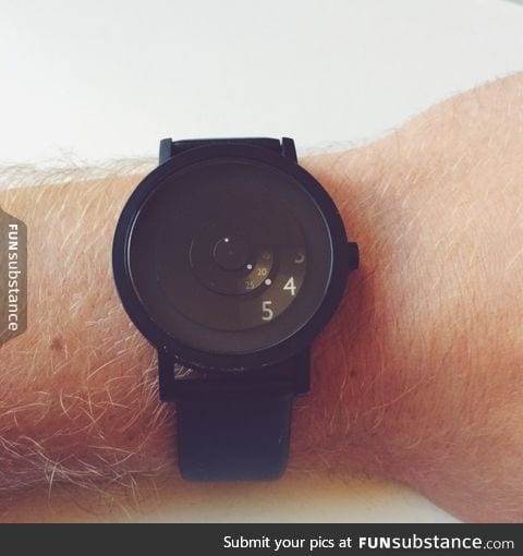 This minimal watch only shows what you need to know