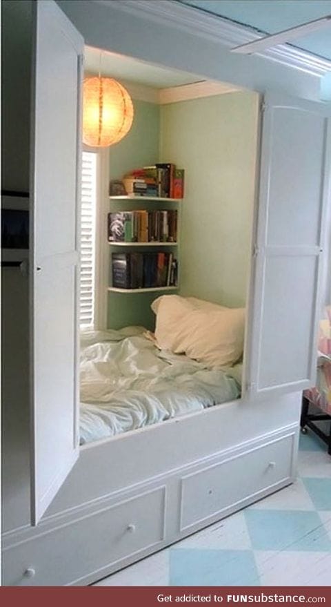 Closet bed, it looks so cozy
