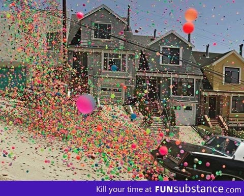 250,000 bouncy balls in San Francisco