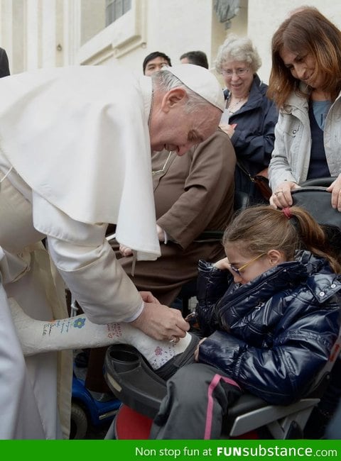 Pope Francis signs cast of little girl with broken leg