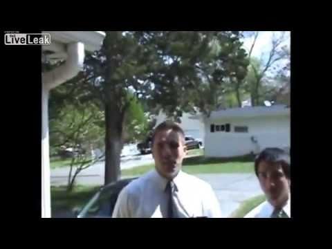 Parrot attacks Mormon missionaries