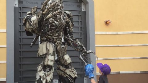 This kid gives Megatron the head of Optimus Prime