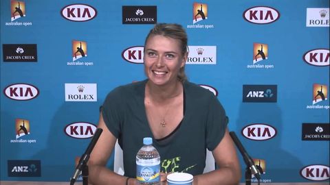 Sharapova flirts with Aussie journalist