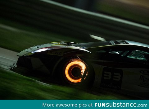 Lamborghini braking at high speeds causes it to glow red hot