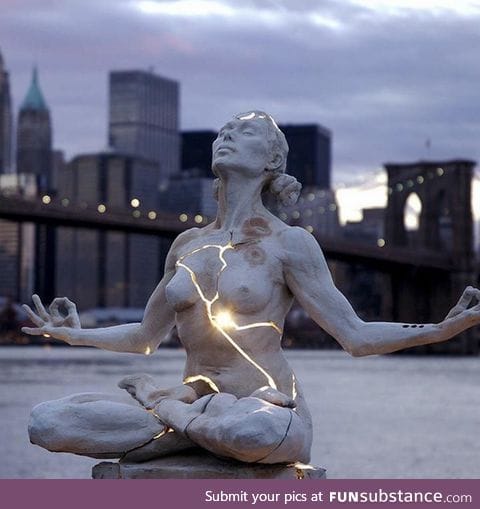 Meditation sculpture by Brooklyn Bridge