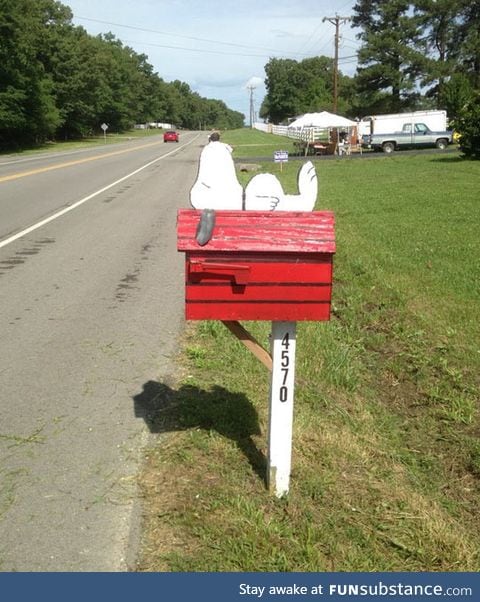 Such an awesome idea for a mailbox