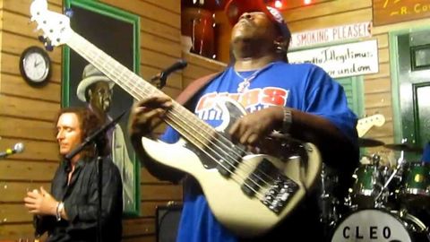 Dude goes absolutely CRAZY playing Chic's Good Times on the bass guitar