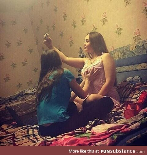 Hey Sis, come help me with this Selfie