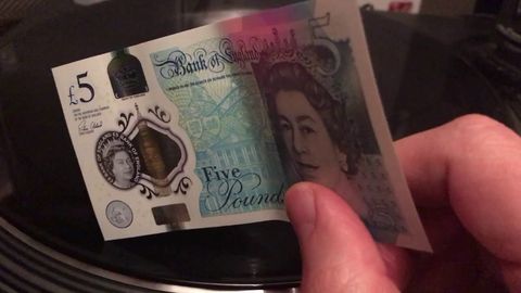 New £5 note can play vinyl records