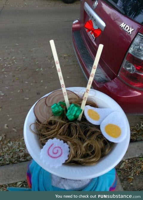 Father turned his daughter's curly hair into a bowl of ramen