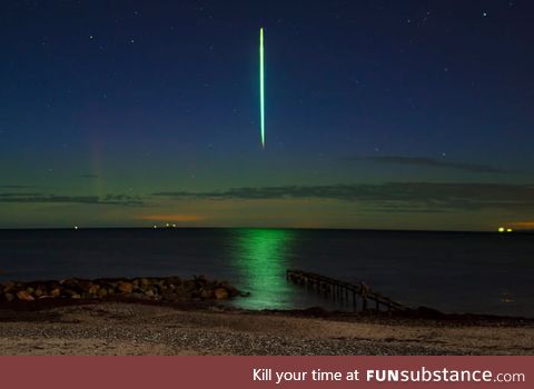 Vertically falling shooting star, seen in Denmark