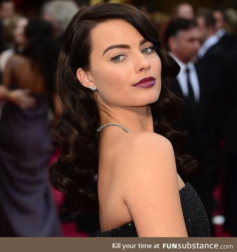Margot Robbie with her natural hair color