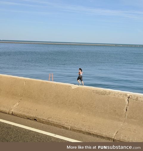 Tiny jogger spotted on freeway barrier