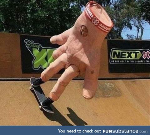 Finger skateboard