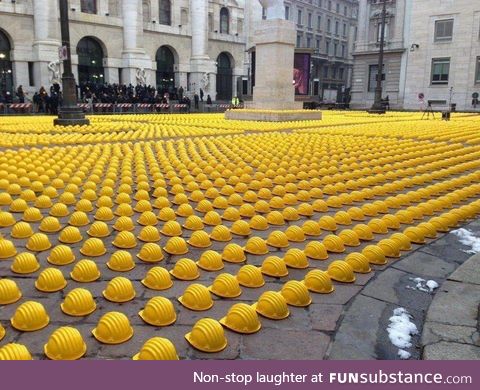 This is how factory workers in Italy protest
