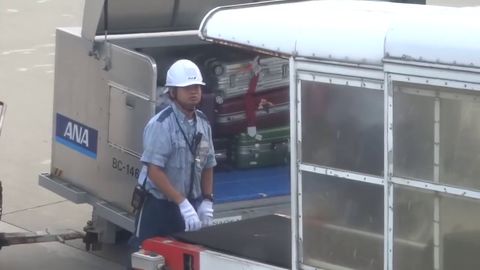 How the Japanese treat your luggage at the airport