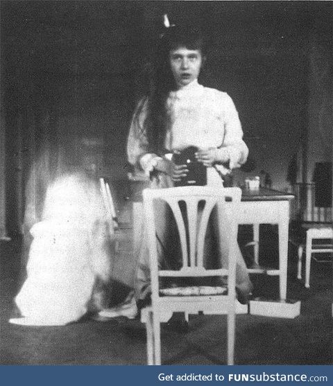 Russian princess Anastasia making a mirror selfie in 1913