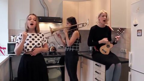 Three Russian girls cover Can't Stop by The Chilli Peppers
