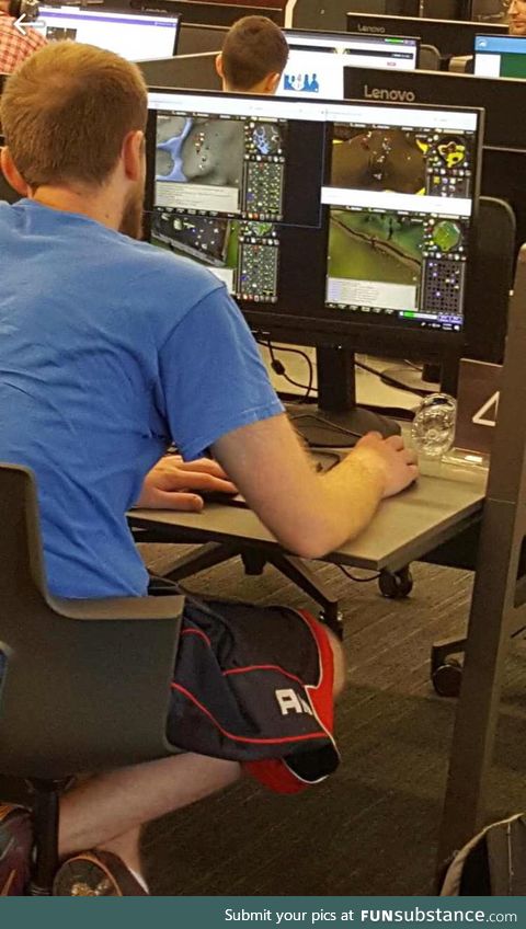 Your eyes don't deceive, this man is grinding 4 different Runescape accounts